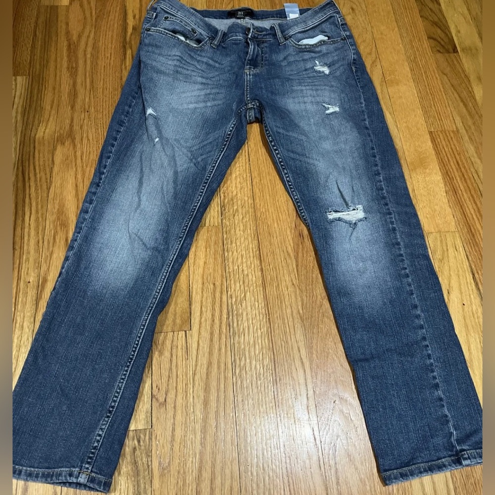 Banana Republic distressed Girlfriend jeans . Size 6